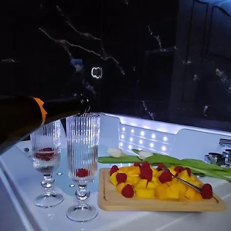 Motlava Romantic Loft - Jacuzzi Hotel apartamentowy Gdańsk